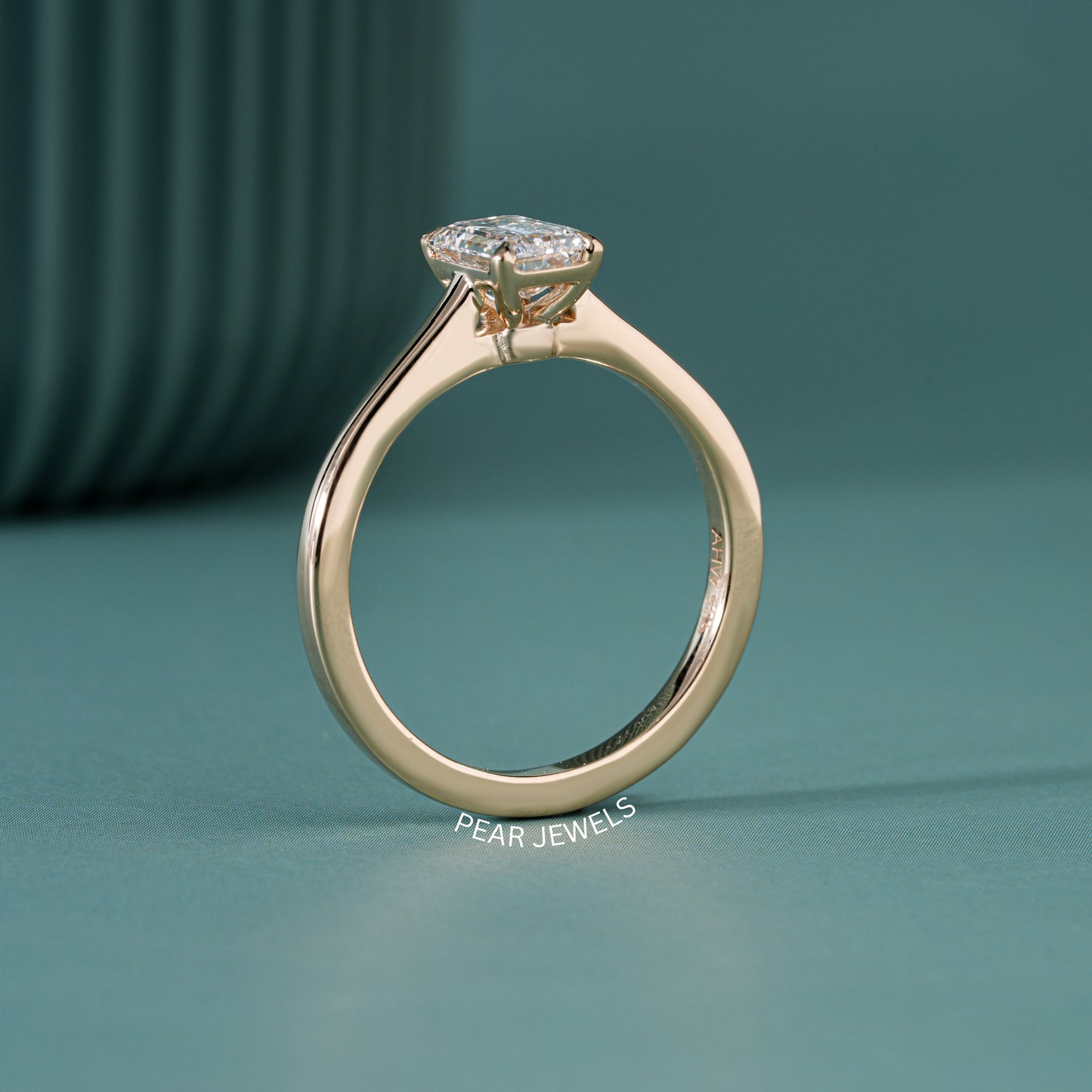 0.8ct Emerald Labgrown Diamond Engagement Ring