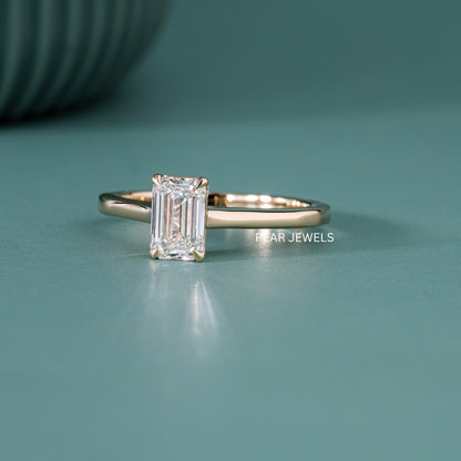 0.8ct Emerald Labgrown Diamond Engagement Ring
