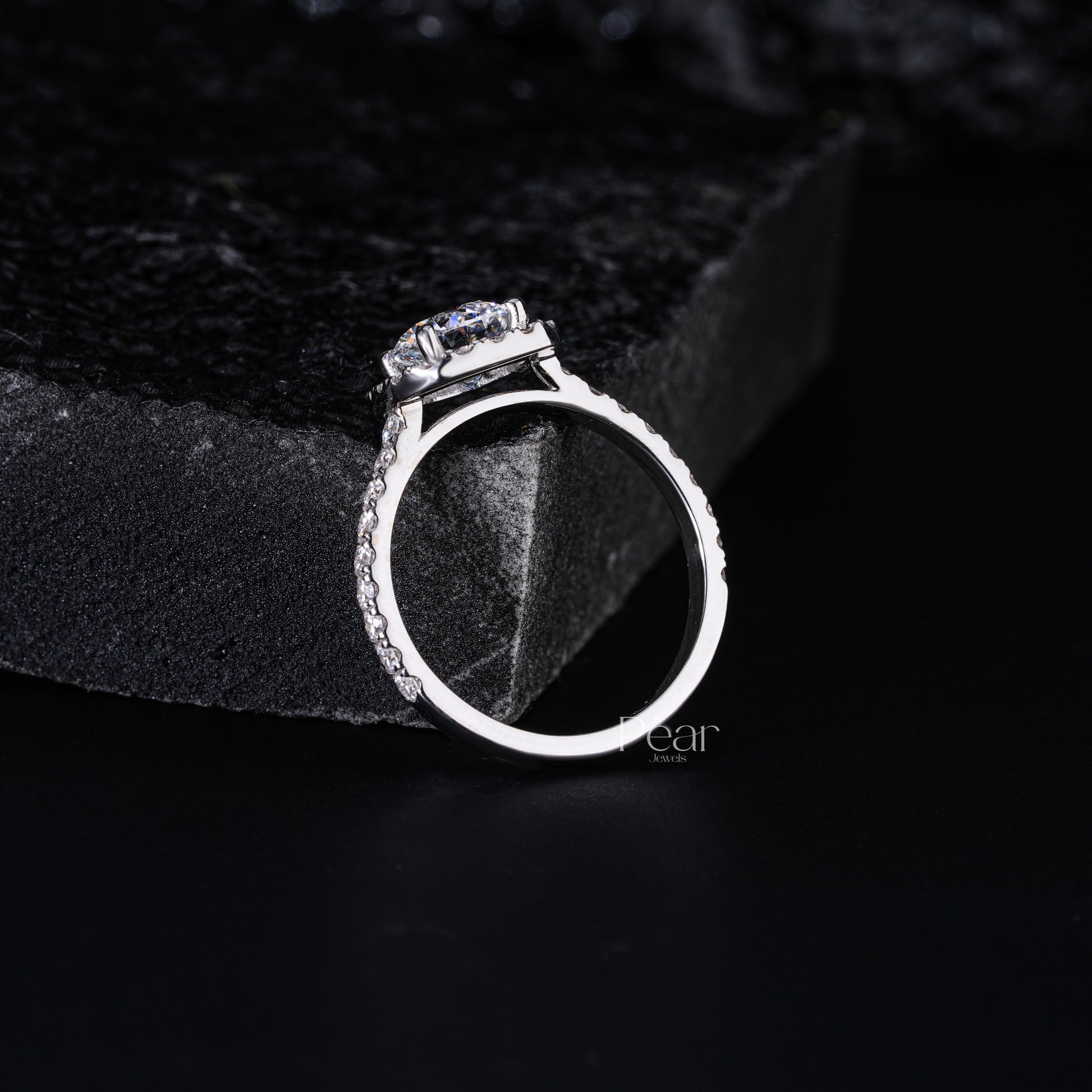 Round Halo Square Labgrown Diamond Ring - Pear Jewels